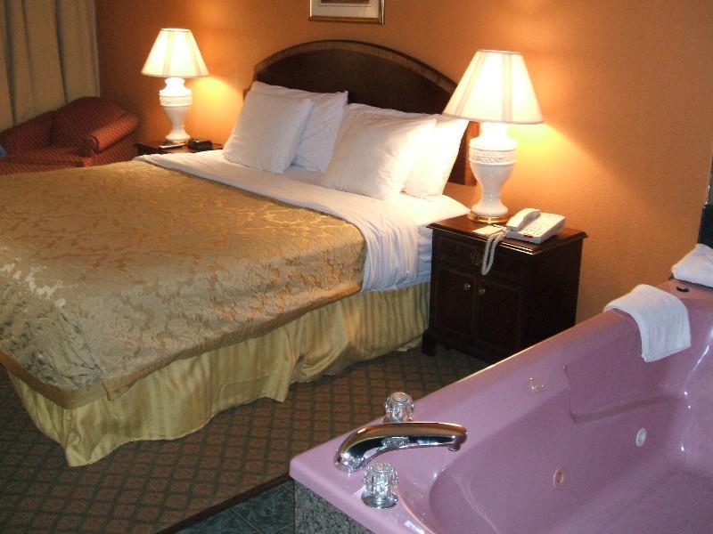 A Victory Inn - West Dearborn Dearborn Heights Стая снимка